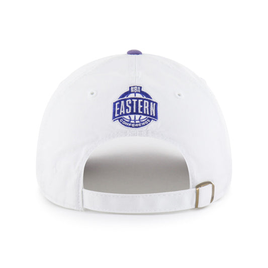 NEW YORK KNICKS HARDWOOD CLASSICS WORN SCRIPT '47 CLEAN UP MF MID FIT WHITE